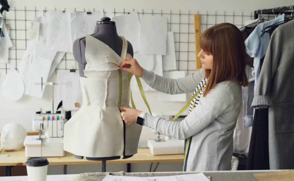 Швейное производство — проверка изделий отделом ОТК